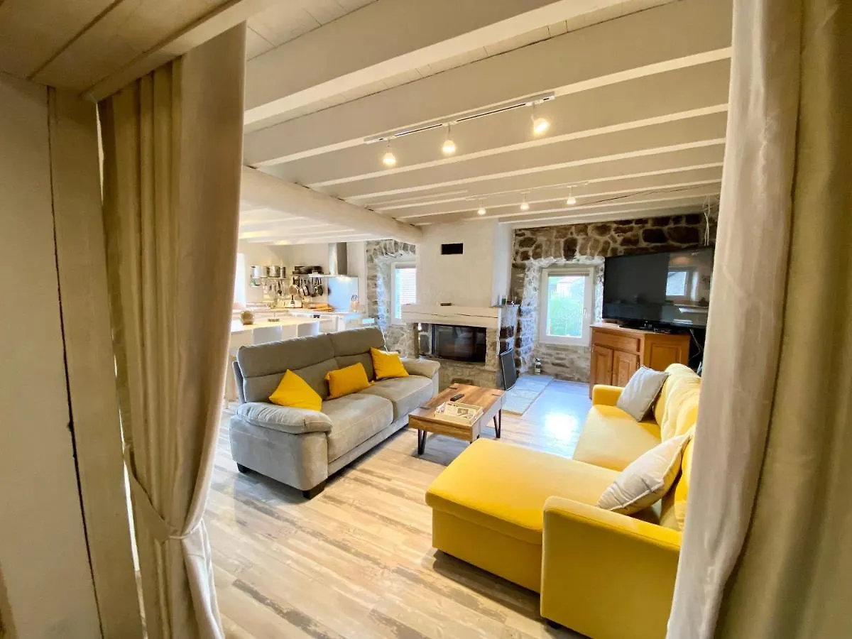 Vakantiehuis Gite De Groupe 160M2, 15P, Salle De Reception, Jardin, Terrasse Mazan-l'Abbaye